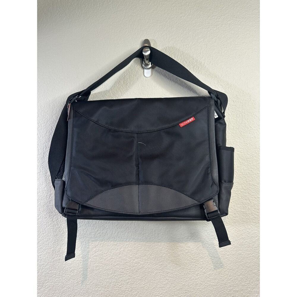Skip Hop Baby Swift Messenger Diaper Bag Changing Pad Stroller Strap Black NEW